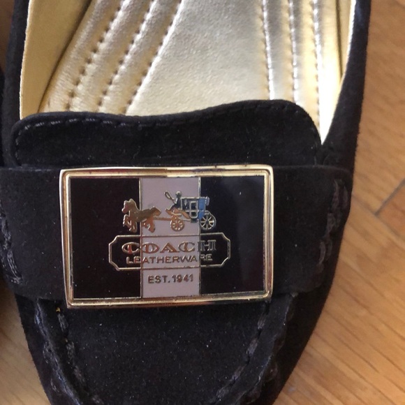 Coach Kandace Brwn Sz 6 Suede w/Gold Plague Pumps - Picture 3 of 4